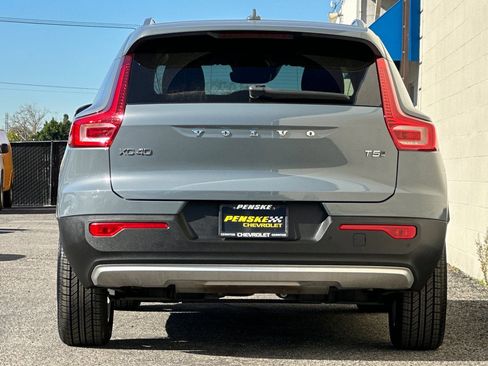 Used 2021 Volvo XC40 T5 Momentum w/ Premium Package image 5
