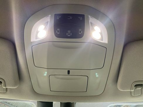 Used 2022 Chrysler Pacifica Touring-L image 36