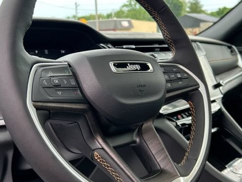 New 2026 Jeep Grand Cherokee Limited AWD/4WD image 36