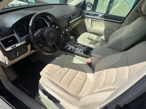 Used 2015 Volkswagen Touareg VR6 AWD/4WD image 6