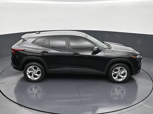 Used 2024 Chevrolet Trax LS w/ LS Convenience Package FWD image 17