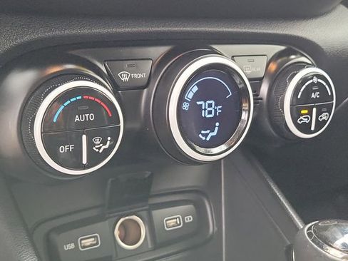 Used 2022 Hyundai Venue Limited w/ Cargo Package image 33