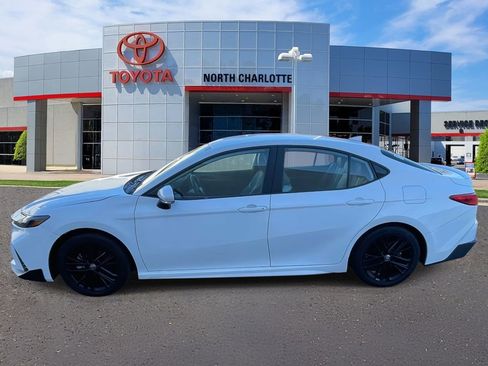 Used 2025 Toyota Camry SE image 7