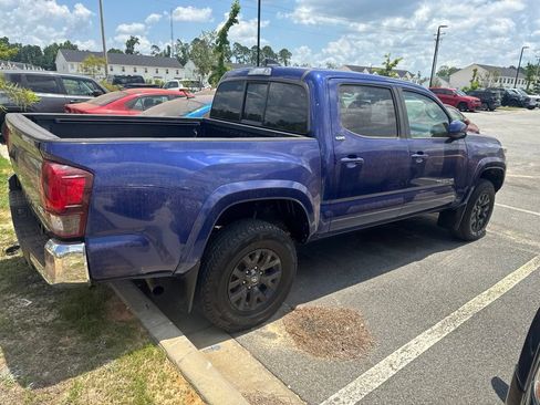 Used 2022 Toyota Tacoma SR5 AWD/4WD image 7