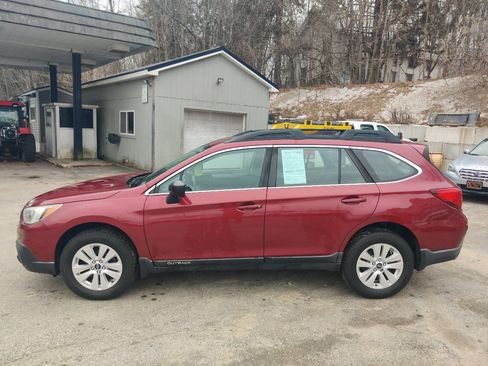 Used 2017 Subaru Outback 2.5i image 3
