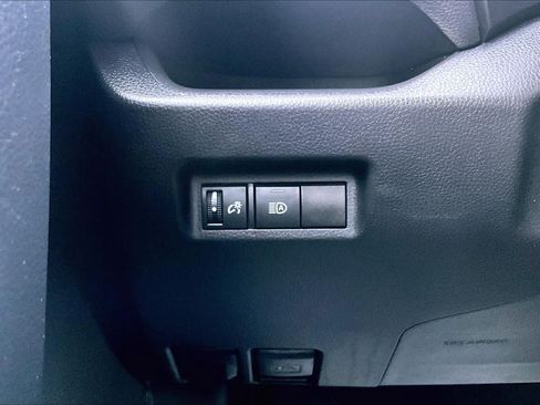 Used 2021 Toyota RAV4 LE FWD image 33