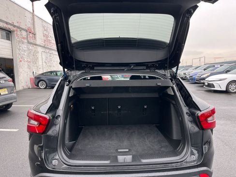 Used 2025 Chevrolet Trax LT w/ LT Convenience Package image 31