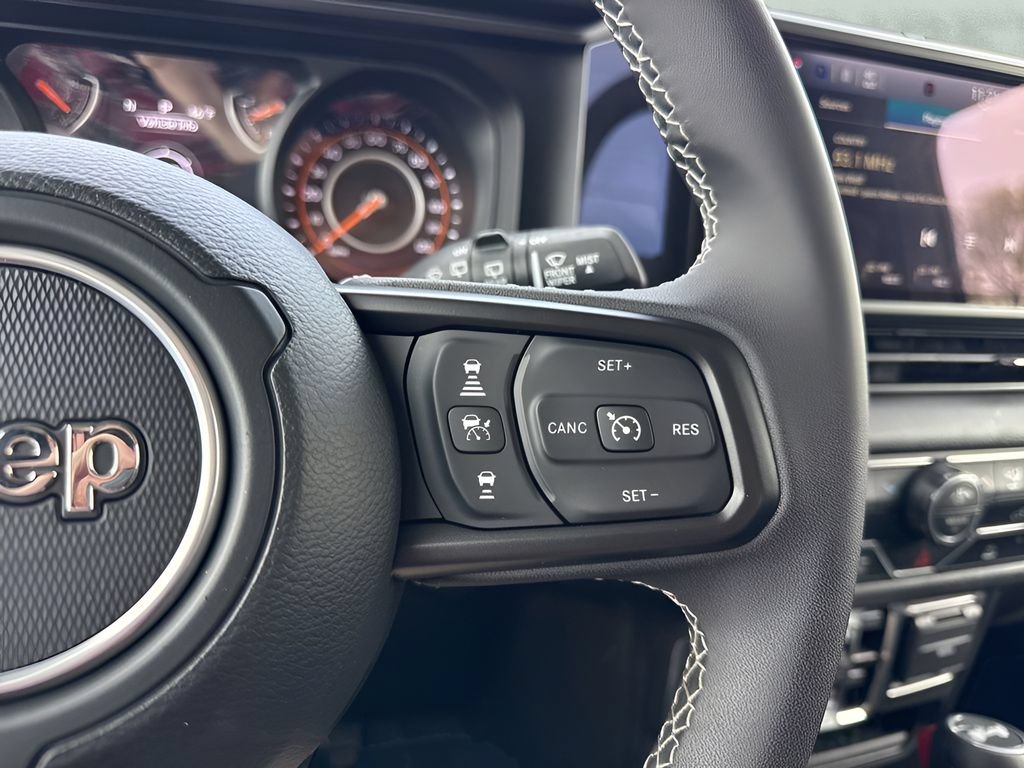 Used 2025 Jeep Wrangler Unlimited Sport AWD/4WD image 16