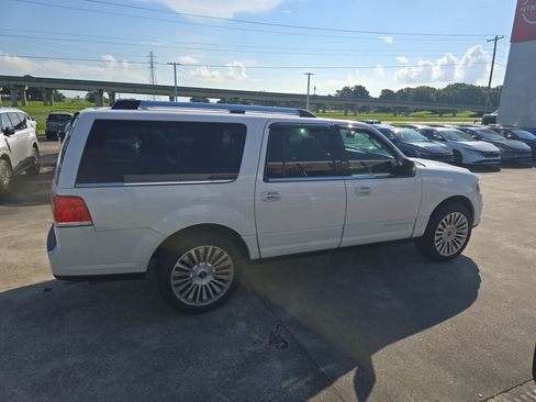 Used 2016 Lincoln Navigator L Reserve RWD image 9