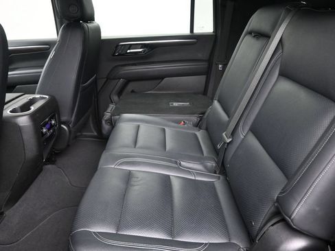 Used 2026 Chevrolet Suburban LS RWD image 15