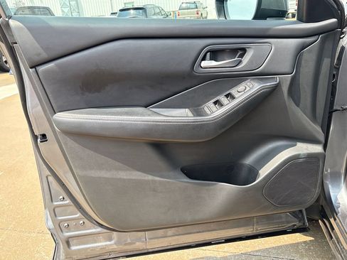 Used 2025 Nissan Rogue SV FWD image 14