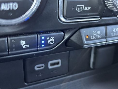 Used 2024 GMC Yukon XL AT4 w/ AT4 Premium Plus Package image 32