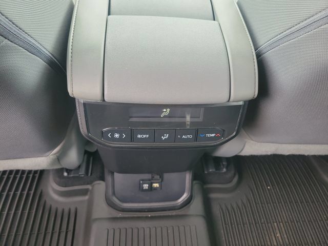 Used 2020 Toyota Highlander LE AWD/4WD image 14