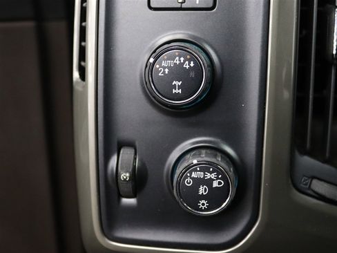 Used 2018 Chevrolet Silverado 1500 High Country image 32