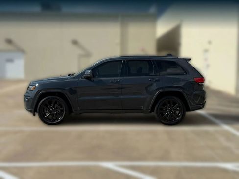 Used 2018 Jeep Grand Cherokee Altitude image 5