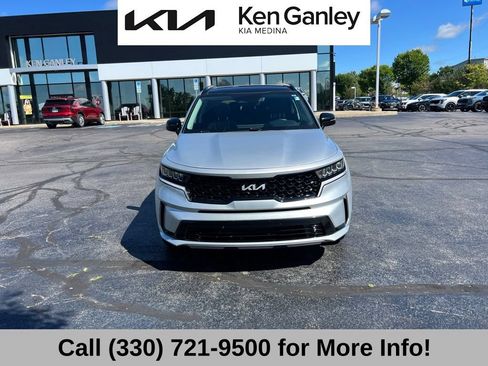 Certified 2022 Kia Sorento S w/ Panoramic Sunroof Package FWD image 3