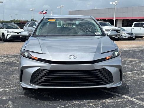Used 2025 Toyota Camry LE FWD image 3