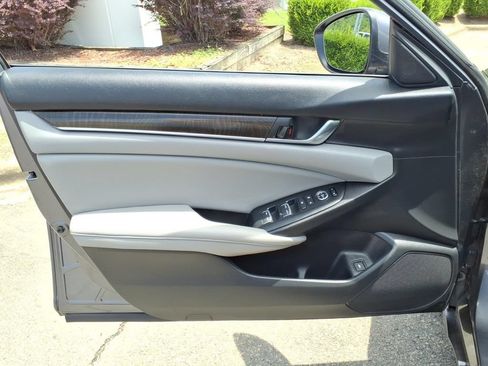 Used 2020 Honda Accord EX image 8