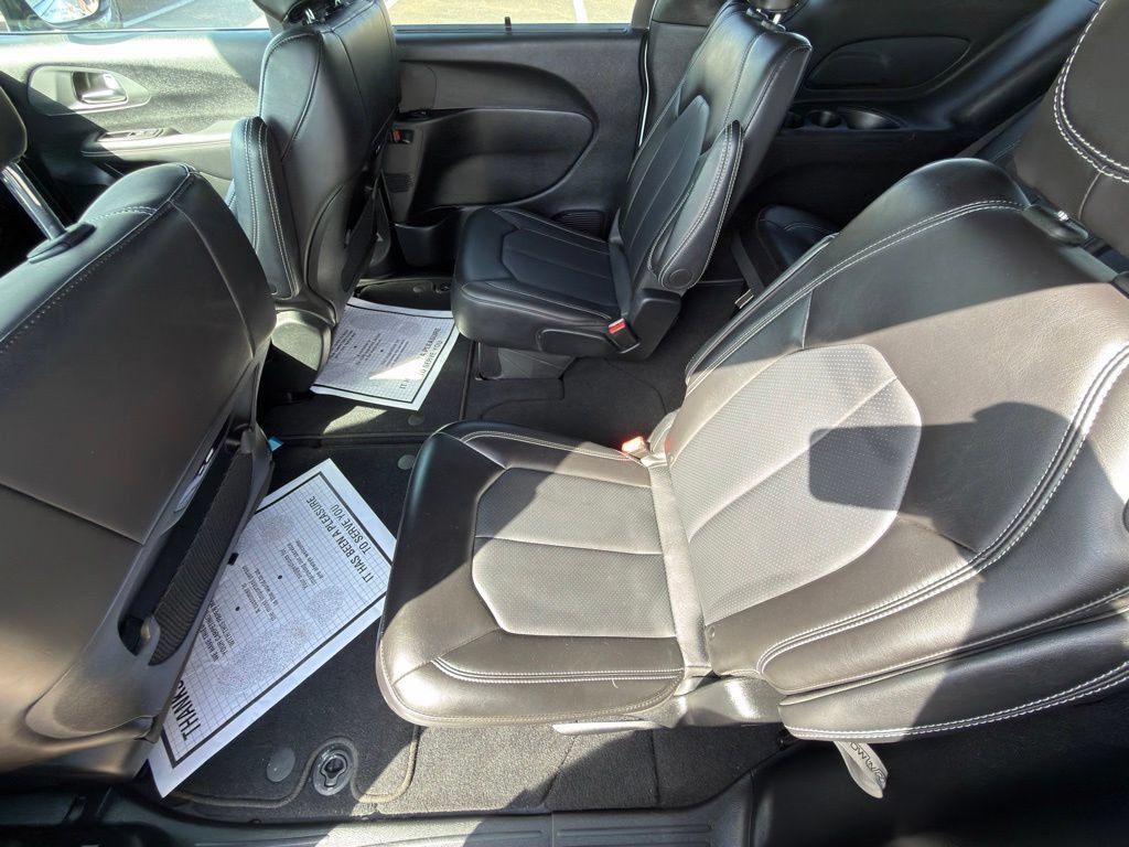 Used 2025 Chrysler Pacifica Select FWD image 16