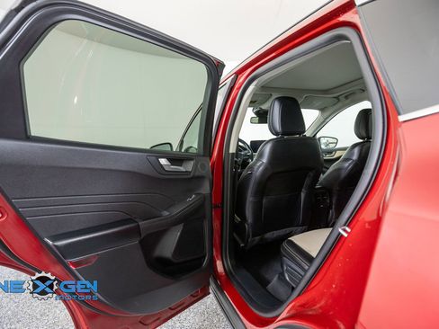 Used 2021 Ford Escape Titanium w/ Titanium Elite Package AWD/4WD image 31