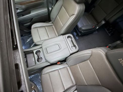 Used 2024 Chevrolet Tahoe High Country image 24