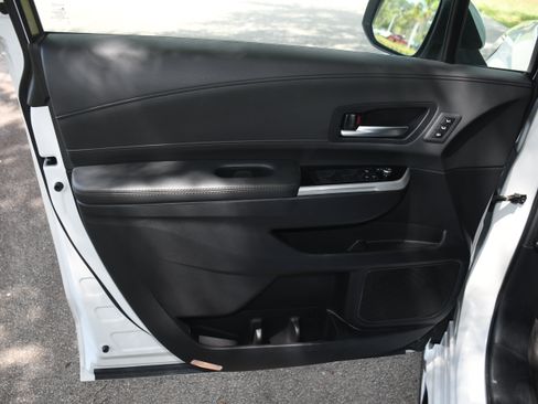Certified 2025 Toyota Sienna Platinum FWD image 10