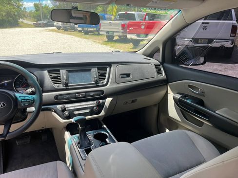 Used 2019 Kia Sedona LX FWD image 32