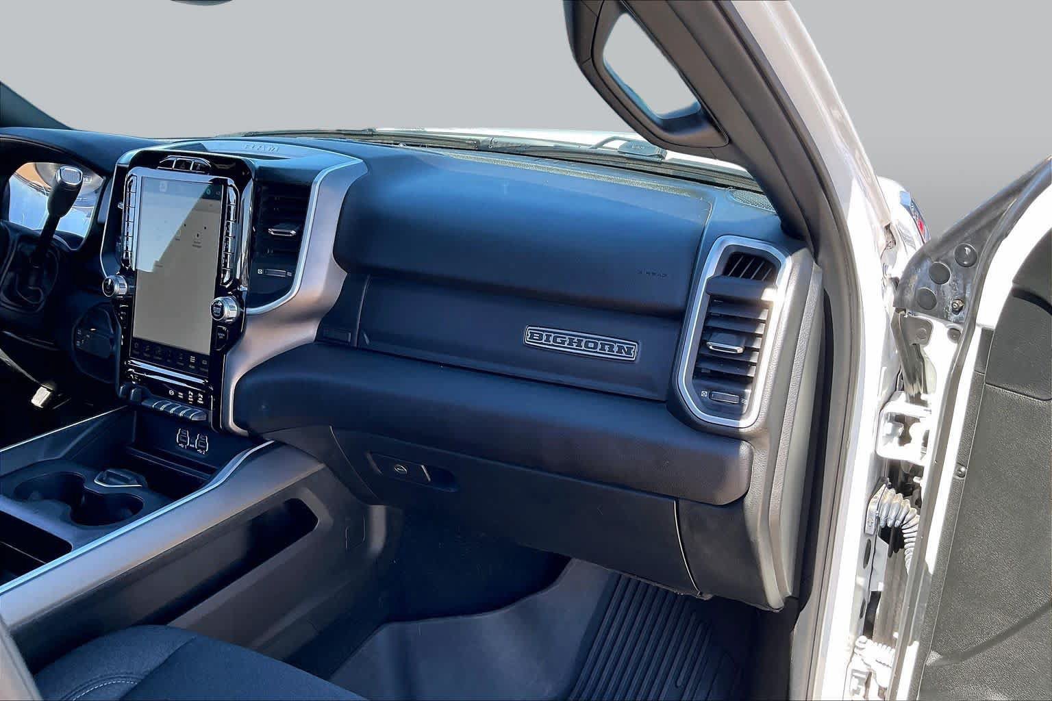 Used 2022 RAM 3500 Big Horn w/ Night Edition AWD/4WD image 18