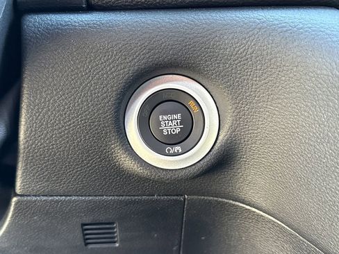 New 2025 Chrysler Pacifica Select image 9