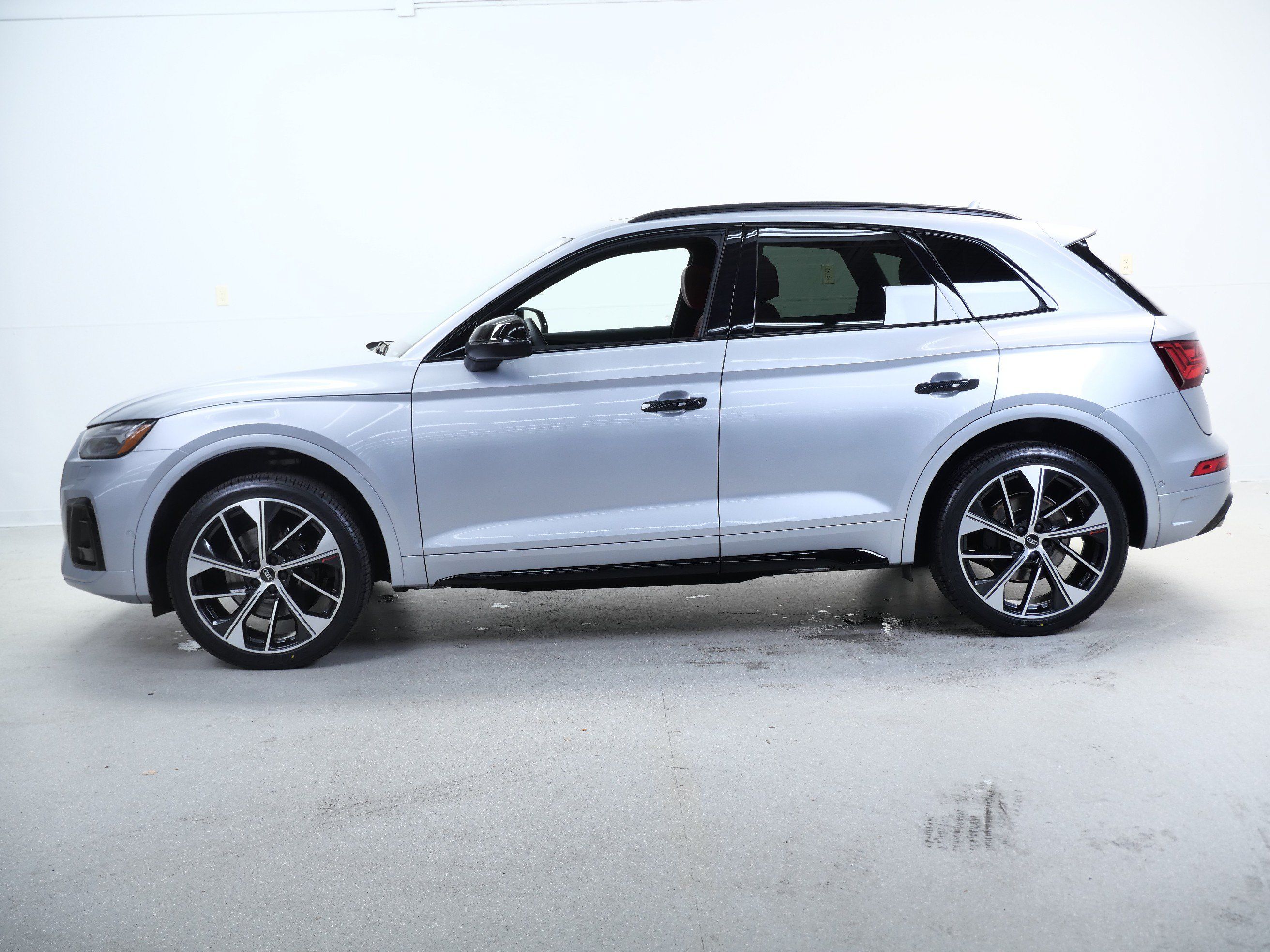 Used 2023 Audi SQ5 Prestige w/ Prestige Package AWD/4WD image 10