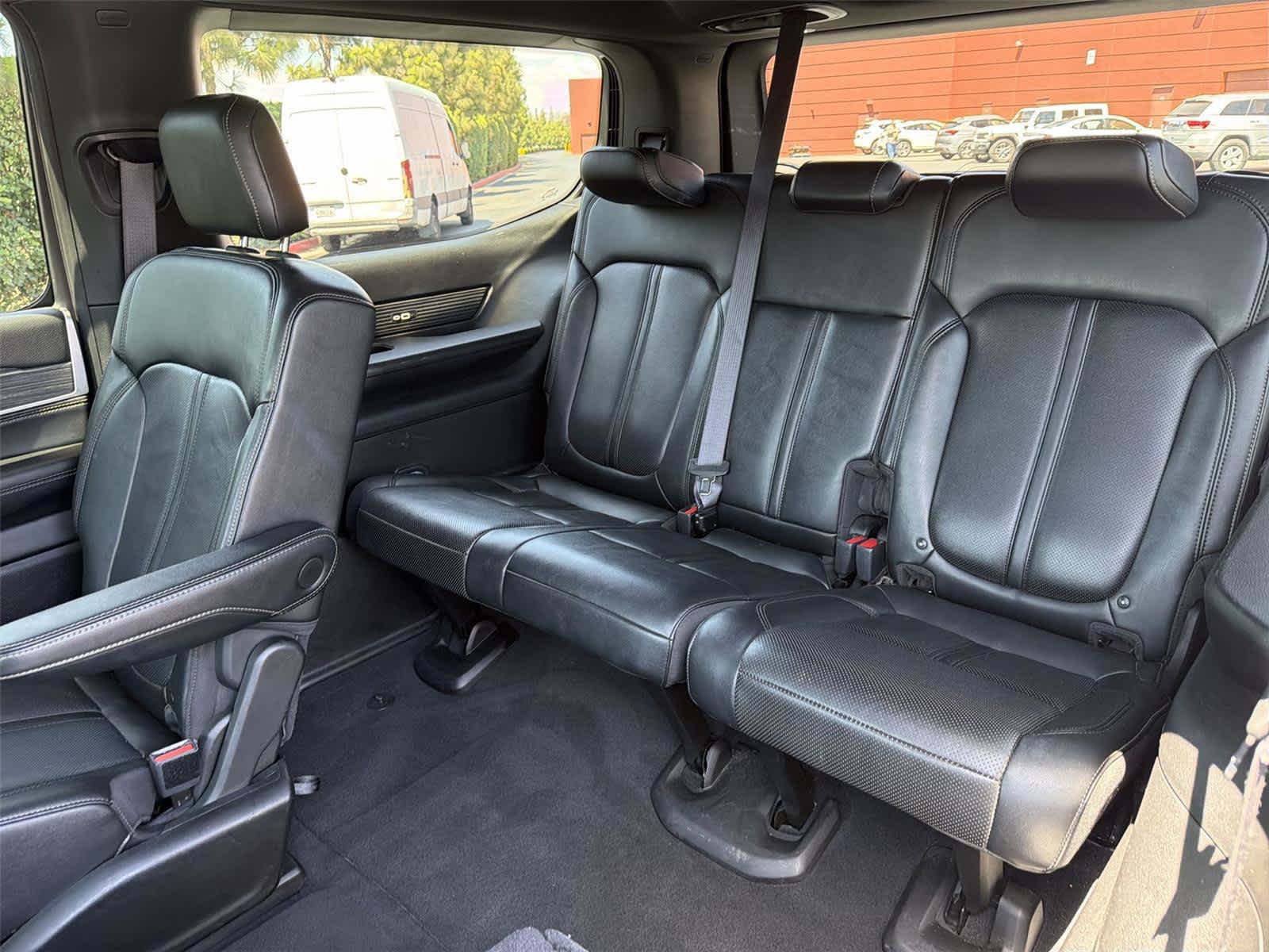 Used 2024 Jeep Wagoneer Series III AWD/4WD image 42