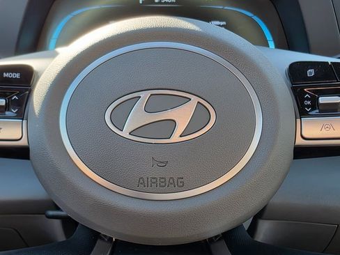 Certified 2025 Hyundai Elantra Sport image 19