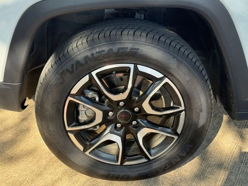 Used 2025 Jeep Compass Trailhawk AWD/4WD image 30