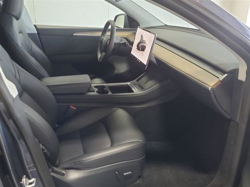 Used 2023 Tesla Model Y Long Range AWD/4WD image 5