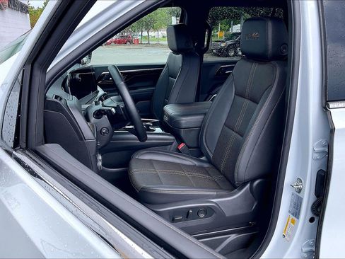 Used 2026 Chevrolet Tahoe High Country AWD/4WD image 29