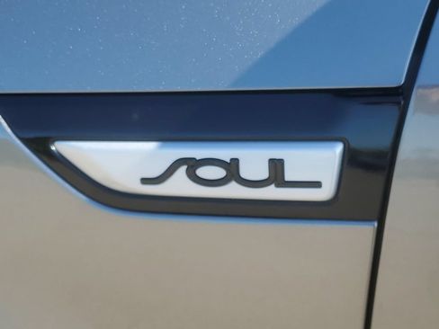 Used 2019 Kia Soul + FWD image 29