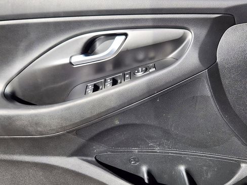 Used 2018 Hyundai Elantra GT Sport image 3