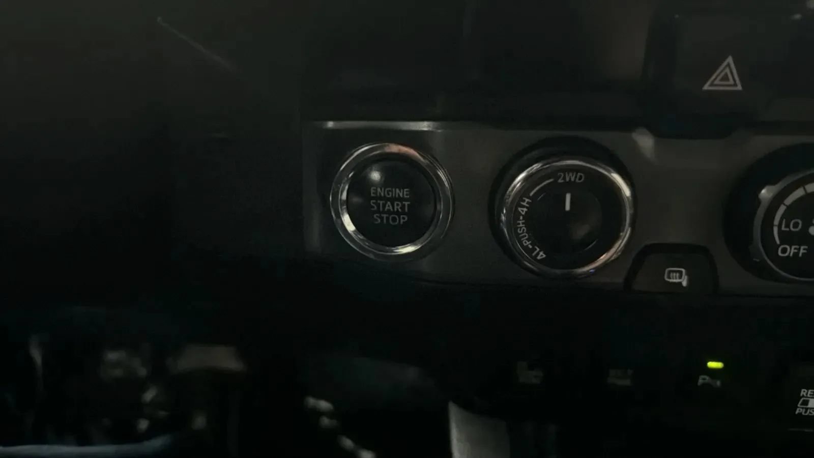 Used 2019 Toyota Tacoma TRD Off-Road w/ Technology Package AWD/4WD image 15