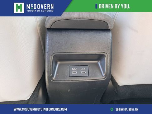 Used 2024 Toyota Corolla LE w/ LE Convenience Package FWD image 18