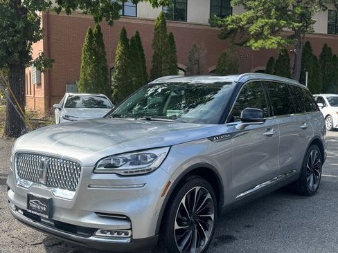 Used 2020 Lincoln Aviator Reserve w/ Equipment Group 202A image 2