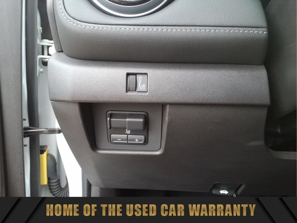 Used 2023 Chevrolet Colorado LT w/ LT Convenience Package II RWD image 18