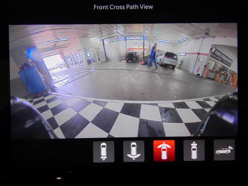 Used 2024 Chrysler Pacifica Pinnacle FWD image 16