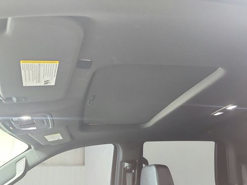 Used 2024 GMC Sierra 1500 AT4 w/ Technology Package AWD/4WD image 9