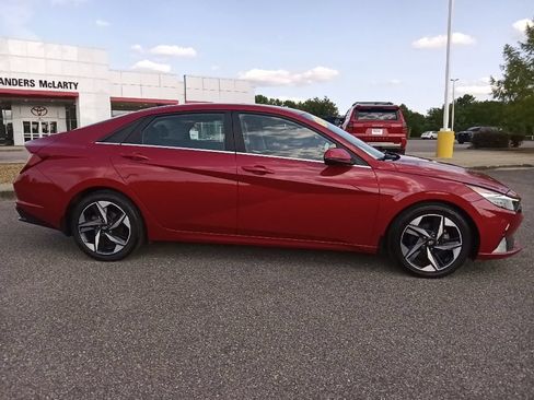 Used 2023 Hyundai Elantra Limited FWD image 2