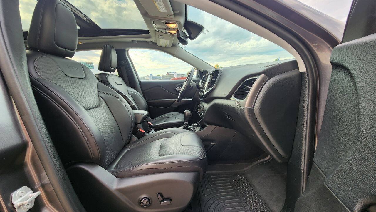 Used 2019 Jeep Cherokee Limited AWD/4WD image 18