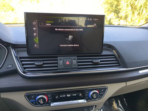 Certified 2025 Audi Q5 2.0T Premium Plus image 24