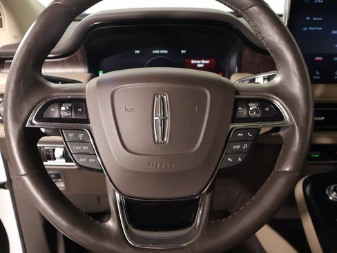Used 2021 Lincoln Nautilus Reserve AWD/4WD image 3