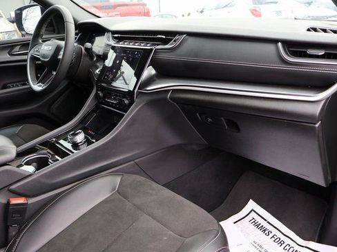 Used 2023 Jeep Grand Cherokee Altitude image 9