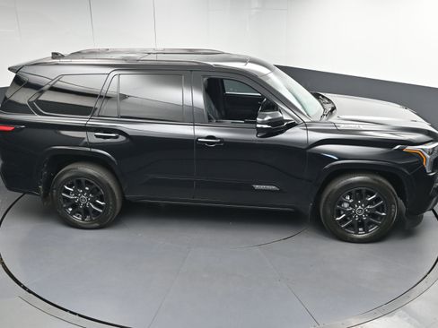 Used 2023 Toyota Sequoia Platinum image 43