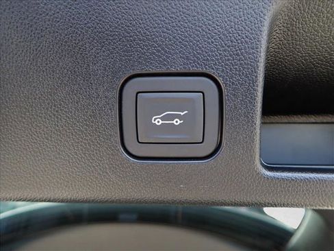 New 2025 Chevrolet Equinox EV RS image 9